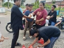 Aksi Sosial Ramadan! KORLIP Lampung Media Online Realitapublik.id Rody Sandra Bagikan Takjil Gratis di Tiyuh Karta Sari Tubaba