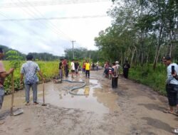Jalan Rusak Parah Warga Dua Kabupaten Tuba dan Tubaba Turun Perbaiki Dengan Swadaya Masyarakat